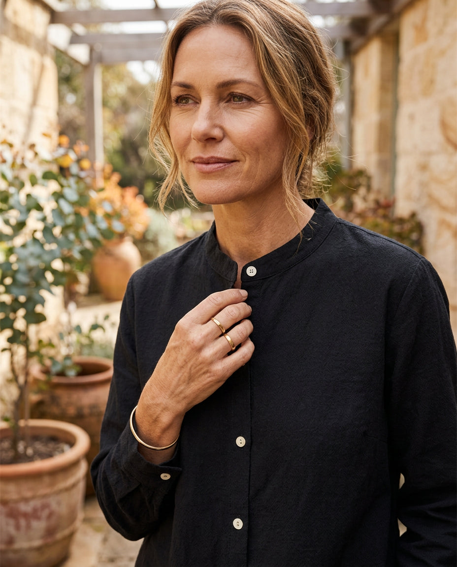 Romy relaxed linen shirt, collar detail, worn - Lia Dora